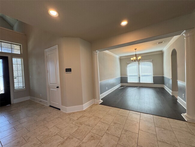 Building Photo - 30154 Southern Sky Dr