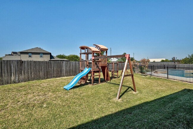 Building Photo - 7904 Gato Ln