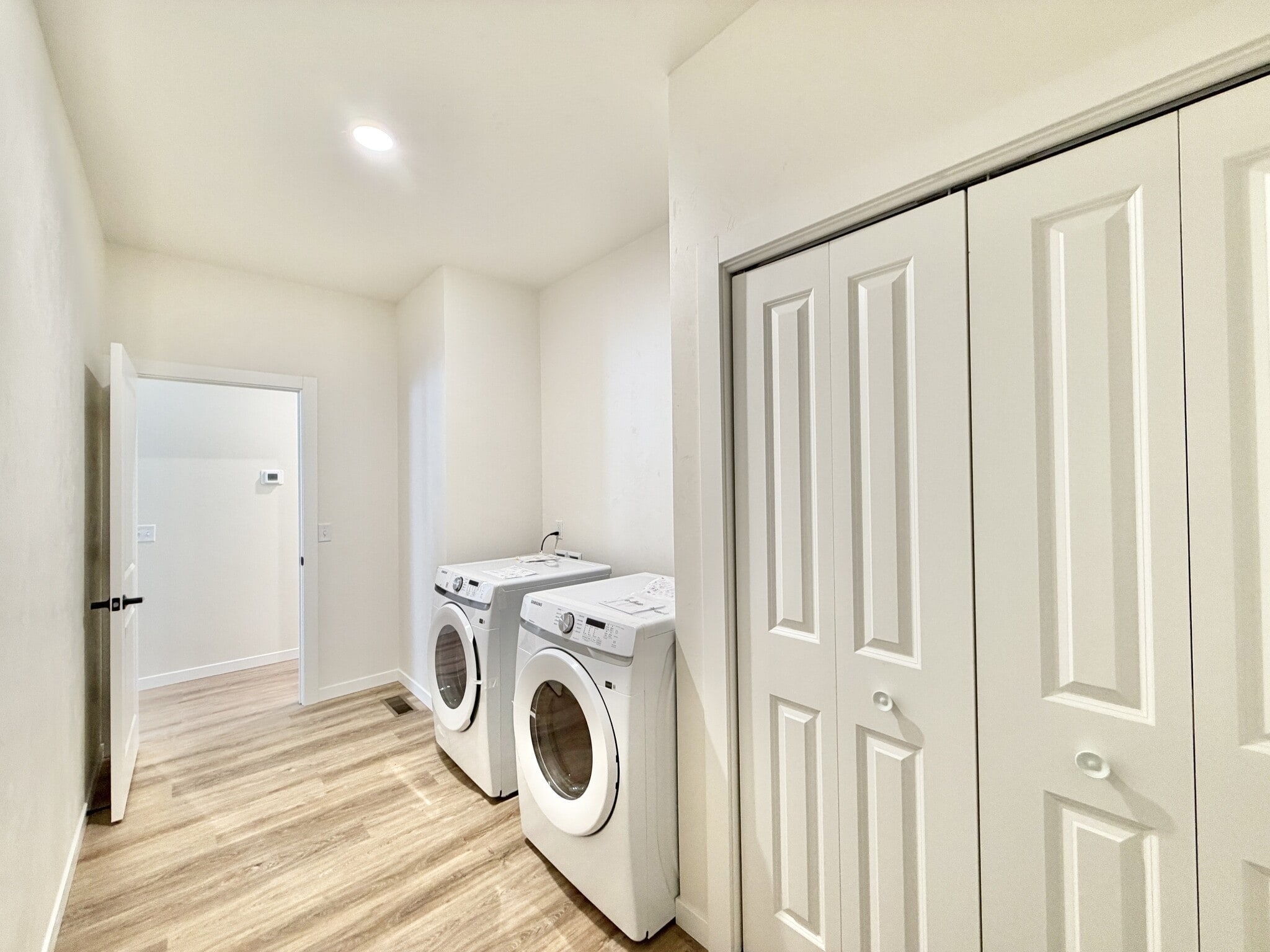 Building Photo - 3018 Mineral Point Ave