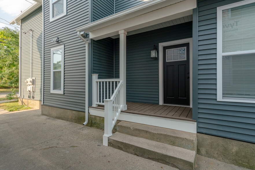 Building Photo - 625 3rd St NW