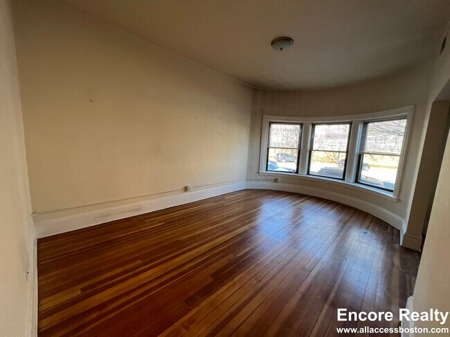 Building Photo - 1463 Beacon St