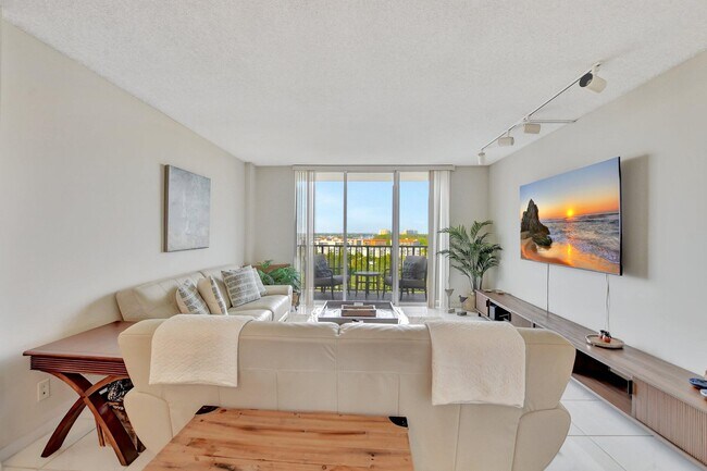 Building Photo - 2121 N Ocean Blvd