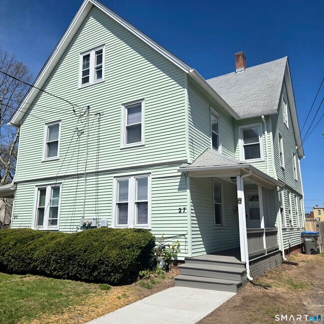 Building Photo - 27 Maple St