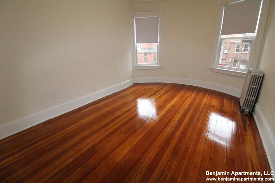 Building Photo - 1583 Beacon St