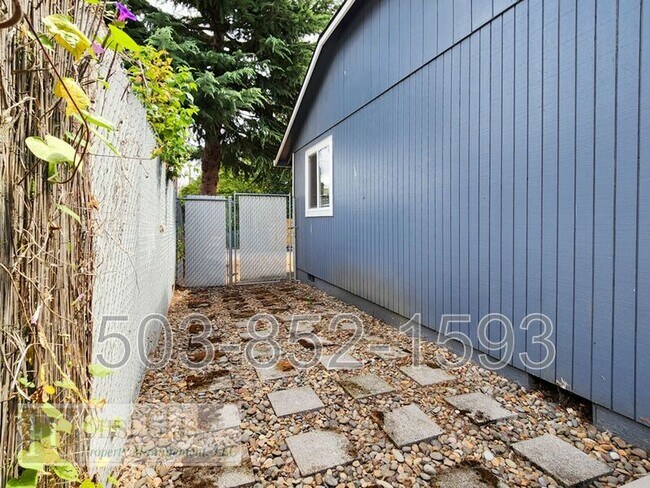 Building Photo - 4319 SE 37TH Ave