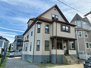 Building Photo - 10 Granville Ave