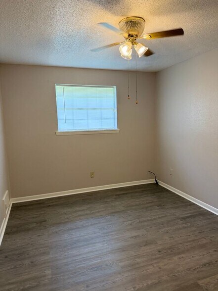 Building Photo - 417 De Armas St