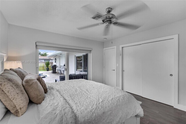 Building Photo - 251 SE 8th St