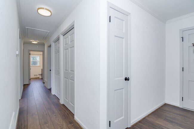 Building Photo - Southern Charm Brick Ranch Home