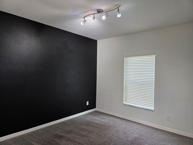 Building Photo - Move in Ready 3/2 in Lago Katrina