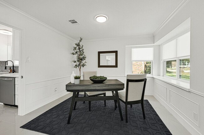 Building Photo - 2415 Moss Hill Dr