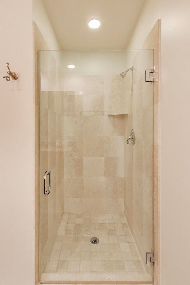 Building Photo - 1529 N Mohawk St