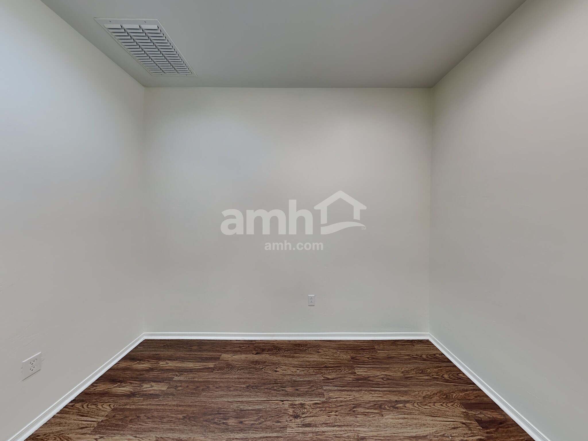 Building Photo - 1021 E Lumberjack Trail