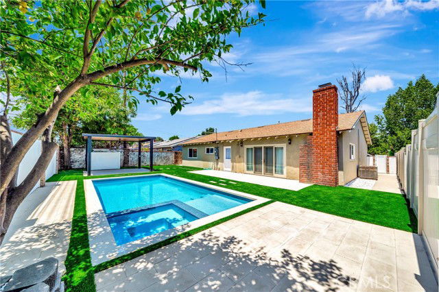 Building Photo - 23010 Hartland St