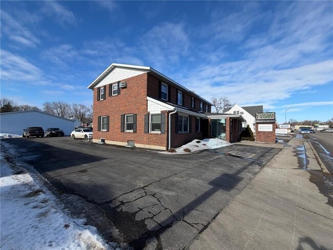 Building Photo - 706 1st St S