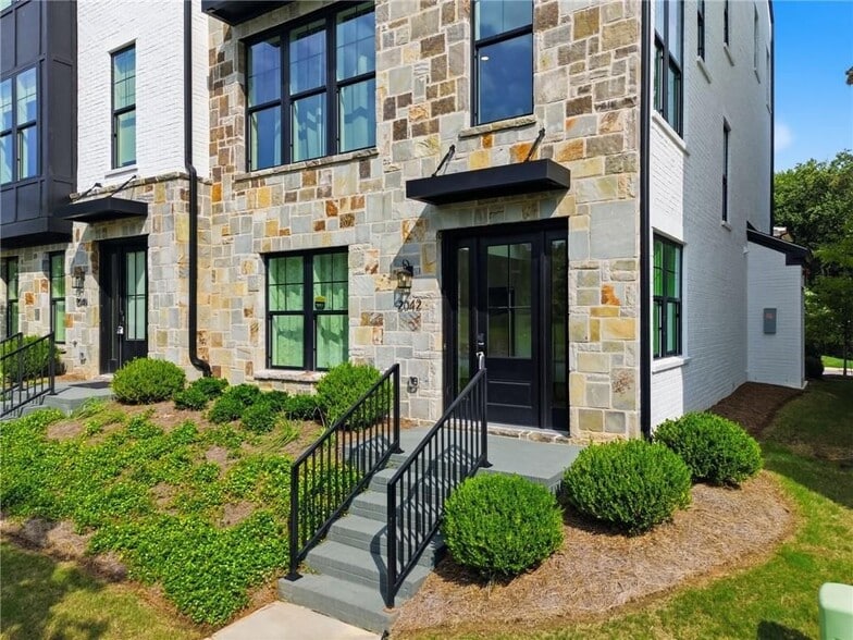 Building Photo - 2042 Juliette Ave