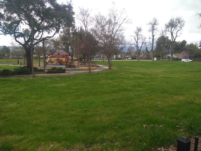 Building Photo - Stunning upstairs condo unit for rent in Blossom Valley