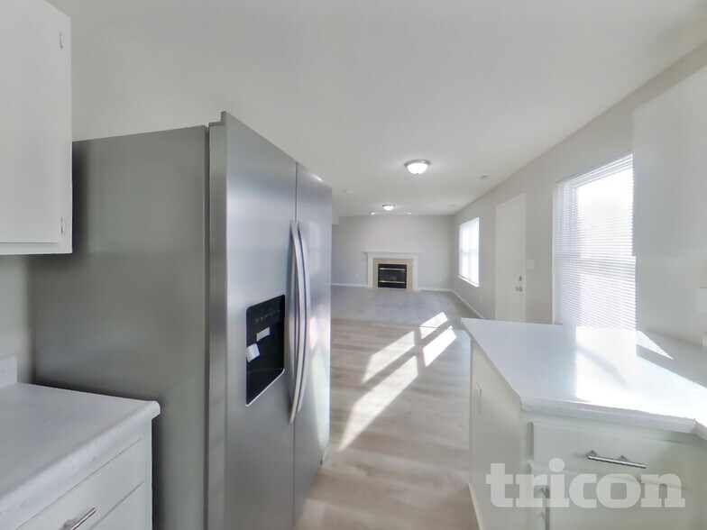 Building Photo - 9825 Rhodes Ln