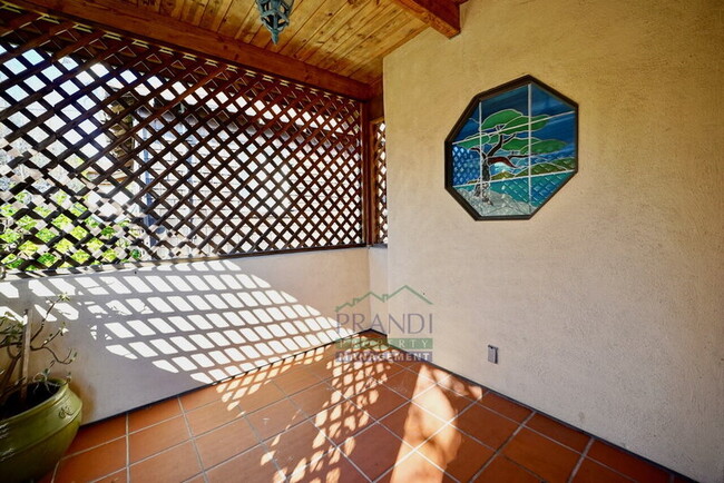 Building Photo - 404 1st St