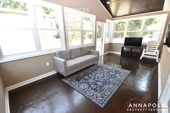 Building Photo - 700 Mt Alban Dr