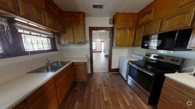 Building Photo - 1624 W 31st St