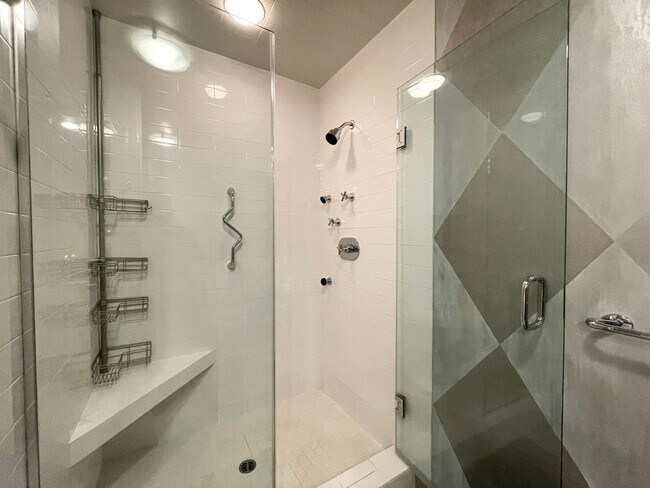 Building Photo - Gorgeous Furnished Pearl District Condo - ...