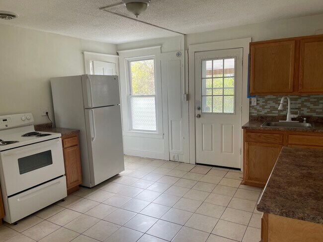 Building Photo - 68 Margerie St