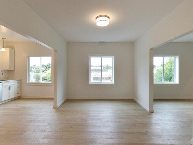 Building Photo - 1140 AB Chula Vista Ave