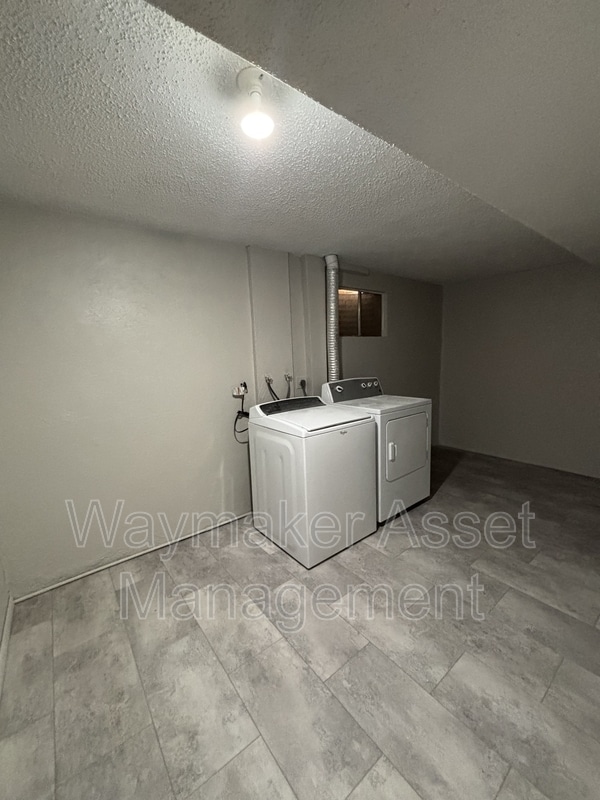 Building Photo - 3495 Montebello Dr W