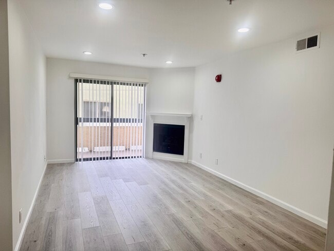 Building Photo - Clark Drive Apartments