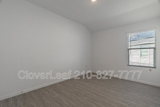 Building Photo - 706 Red Fld Wy