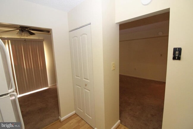 Building Photo - 8600 Village Square Dr