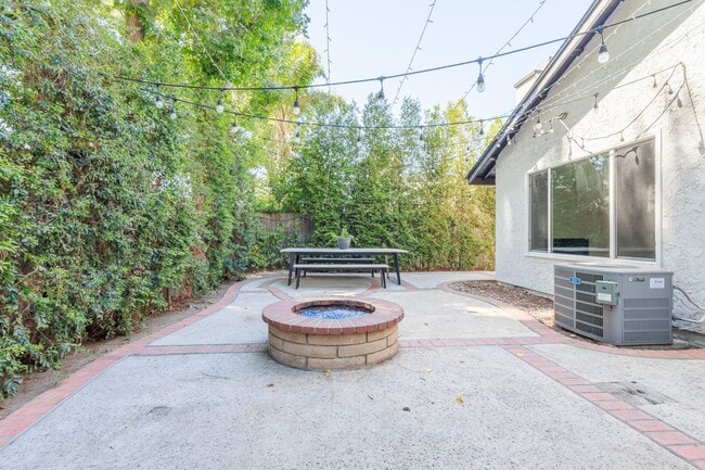 Building Photo - 640 E Banyan St