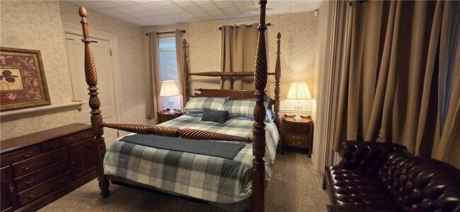 Building Photo - 315 Laurens St