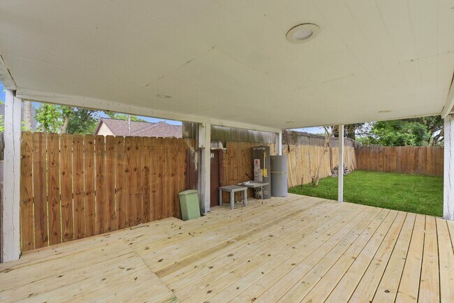 Building Photo - 6718 Deer Ridge Ln