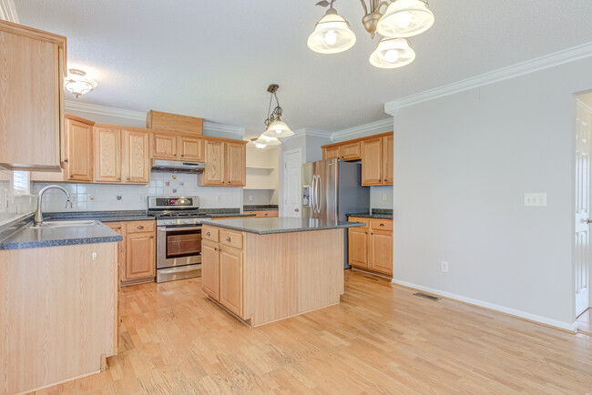 Building Photo - 2112 Echo Glen Ln