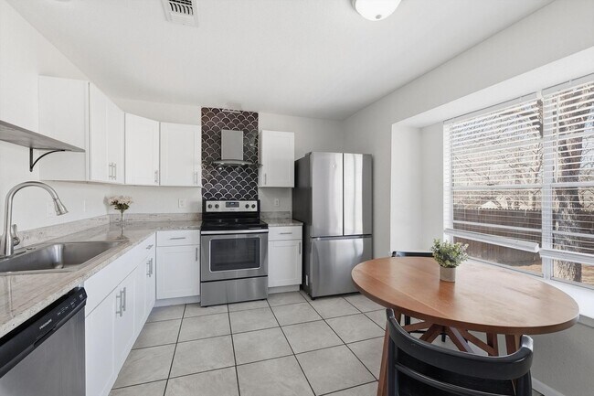 Building Photo - Comfortable 4 Bedroom Living in a Prime Schertz Location