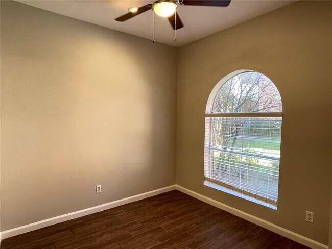 Building Photo - 6500 Harbor Town Dr