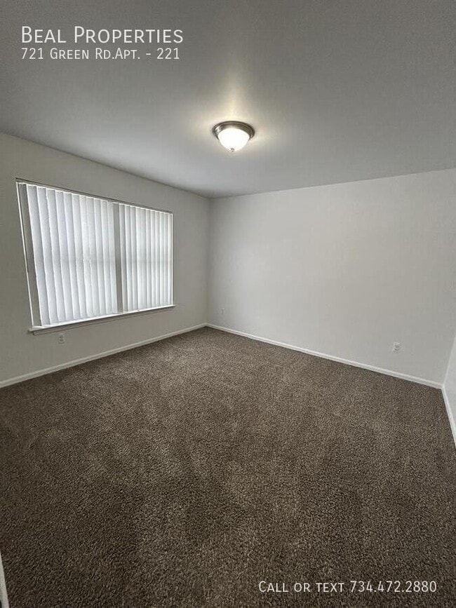 Building Photo - 721 Green Rd