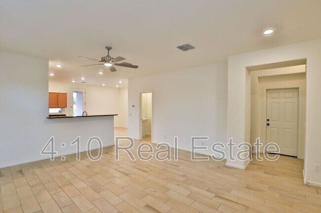 Building Photo - 5216 S 16th Pl