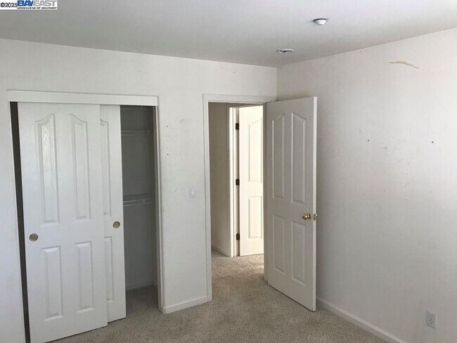 Building Photo - 2173 Leafcrest Common