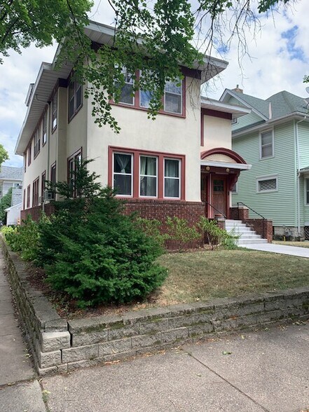 Building Photo - 819 Laurel Ave