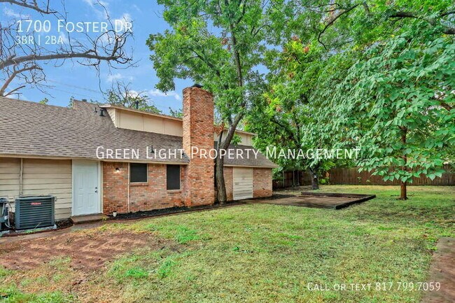 Building Photo - 1700 Foster Dr
