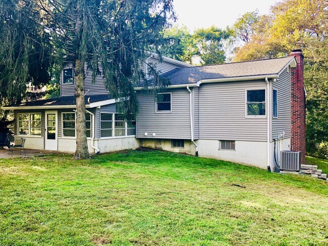 Building Photo - 108 Green Grove Rd