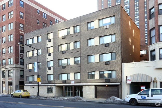 Building Photo - 5228 N Sheridan Rd