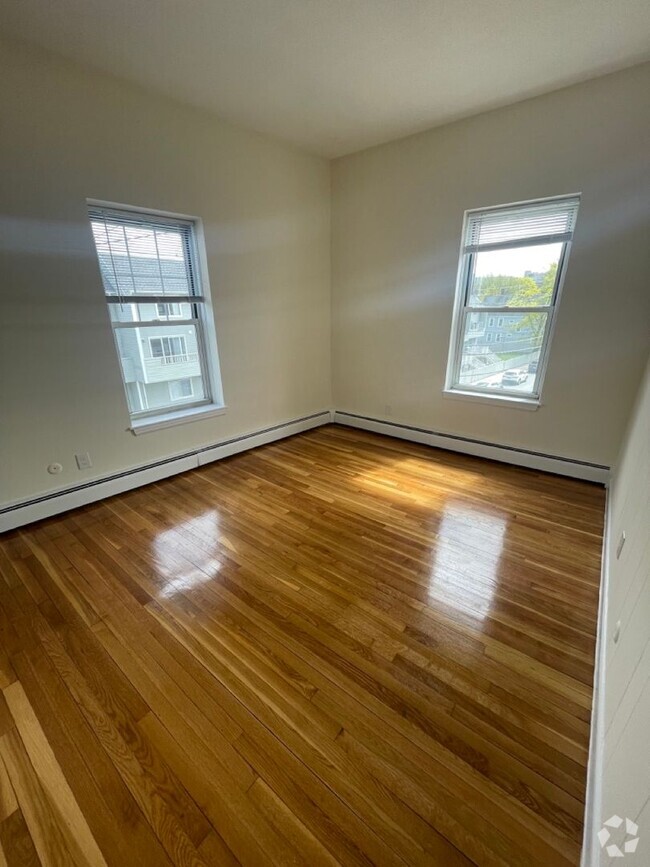 Building Photo - Avl NOW - Half Fee! Sunny 1BR near Boston ...