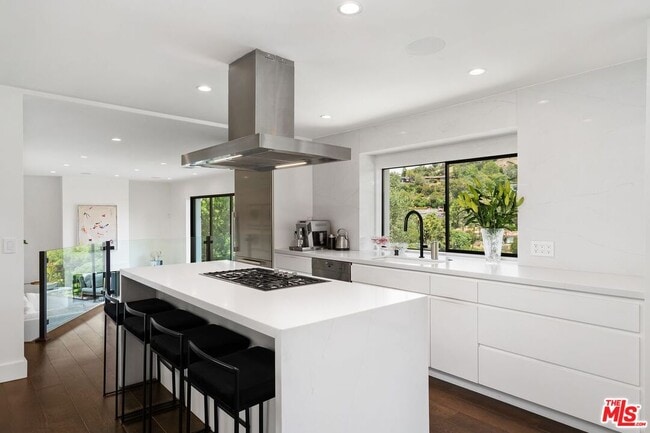 Building Photo - 2528 Carman Crest Dr