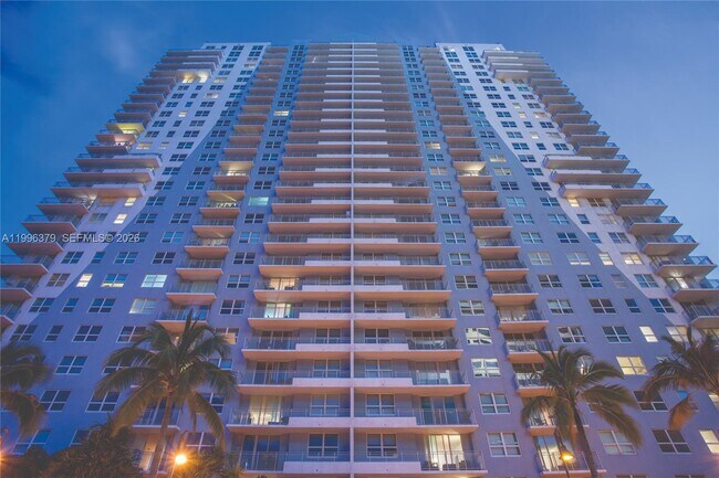 Building Photo - 1111 Brickell Bay Dr