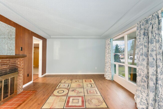 Building Photo - AVAILABLE FOR RENT – Beautiful 4BD / 3BA Home in Tacoma!