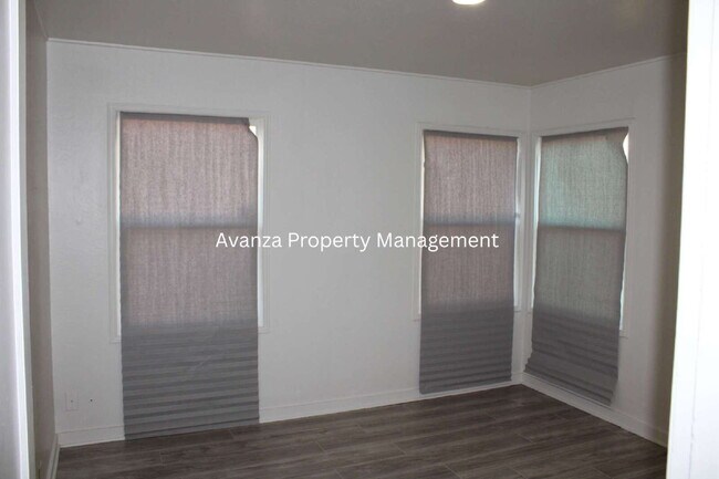 Building Photo - Fresno Mayfair District - 4 Bedroom Home  1 Year Lease